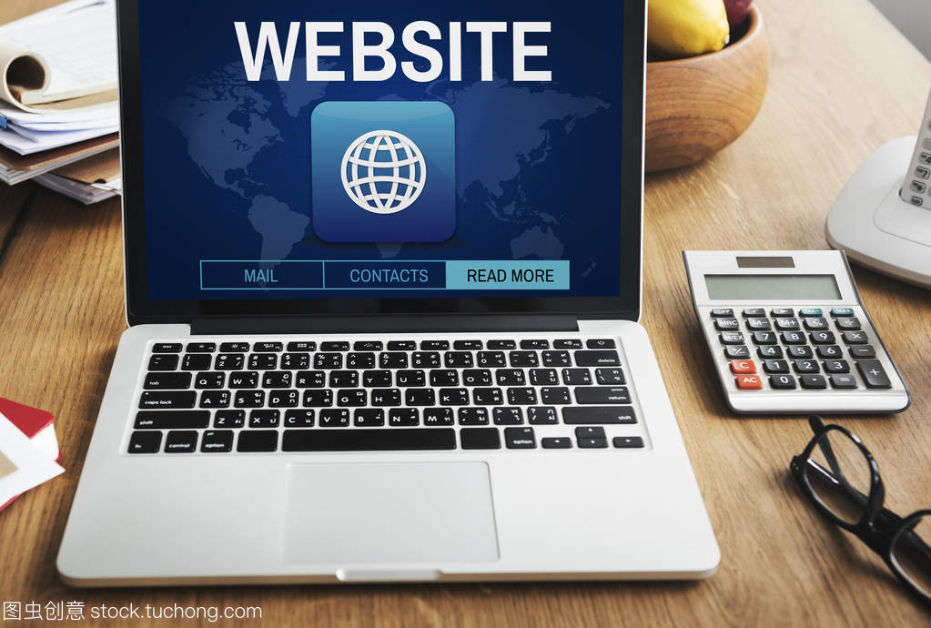 笔记本电脑屏幕上的文本与网页设计 清晰易读的用户体验之道